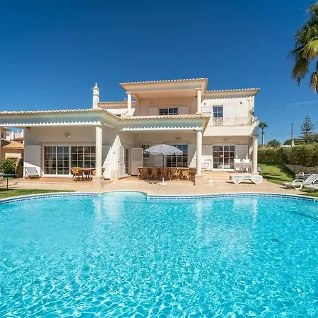 Gale Grande - Bright Airy With A Private Pool Holiday home