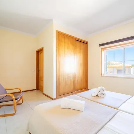 Gale Grande - Bright Airy With A Private Pool Holiday home *