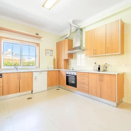 Gale Grande - Bright Airy With A Private Pool Holiday home