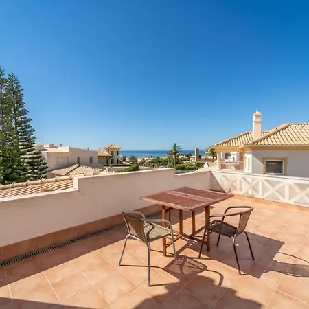 Gale Grande - Bright Airy With A Private Pool Holiday home *